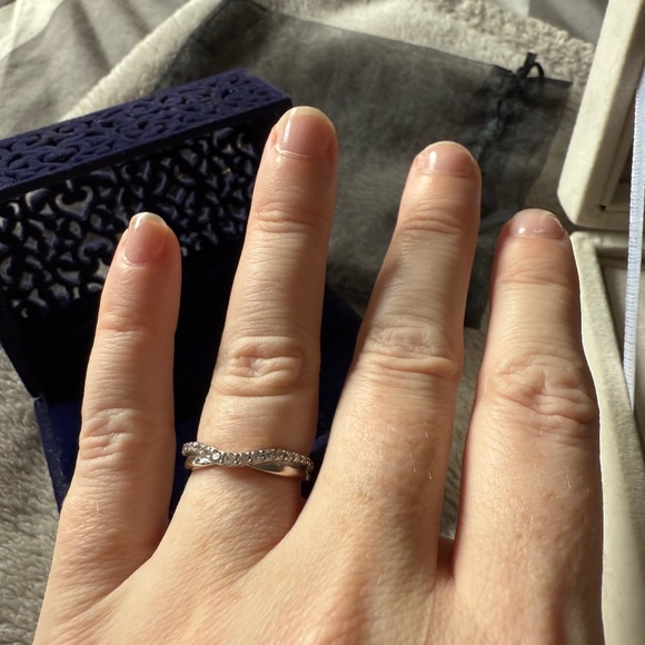 Diamond wedding band - Picture 1 of 3